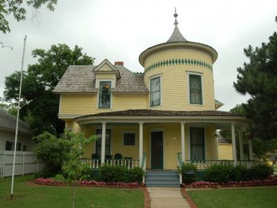 Moore-Lindsay Historical House Museum